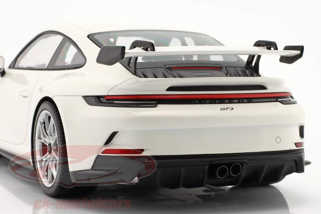 Porsche 911 (992) GT3 2021 bianco / argento cerchi 1:18 Minichamps
