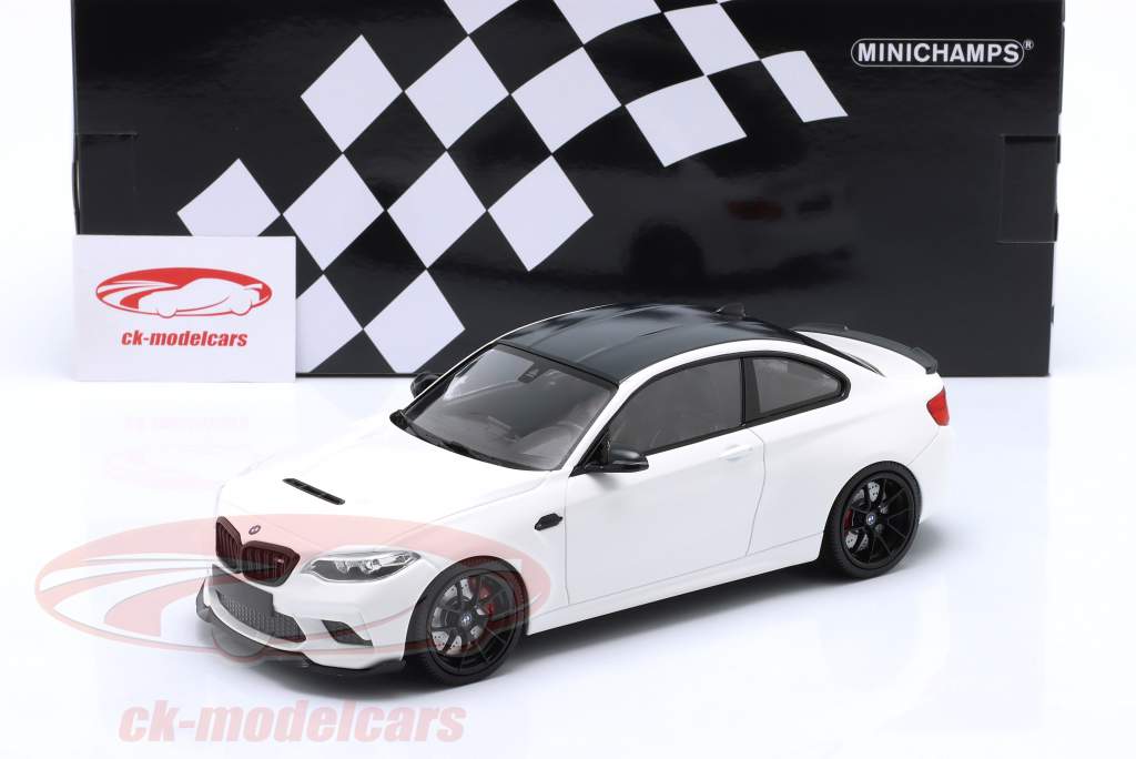 BMW M2 CS (F87) 建设年份 2020 白色的 / 黑色的 轮辋 1:18 Minichamps
