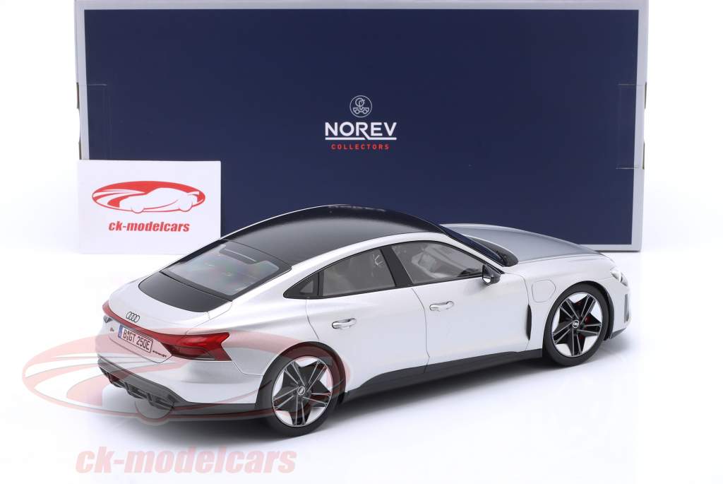 Audi RS e-tron GT Año de construcción 2021 plata 1:18 Norev