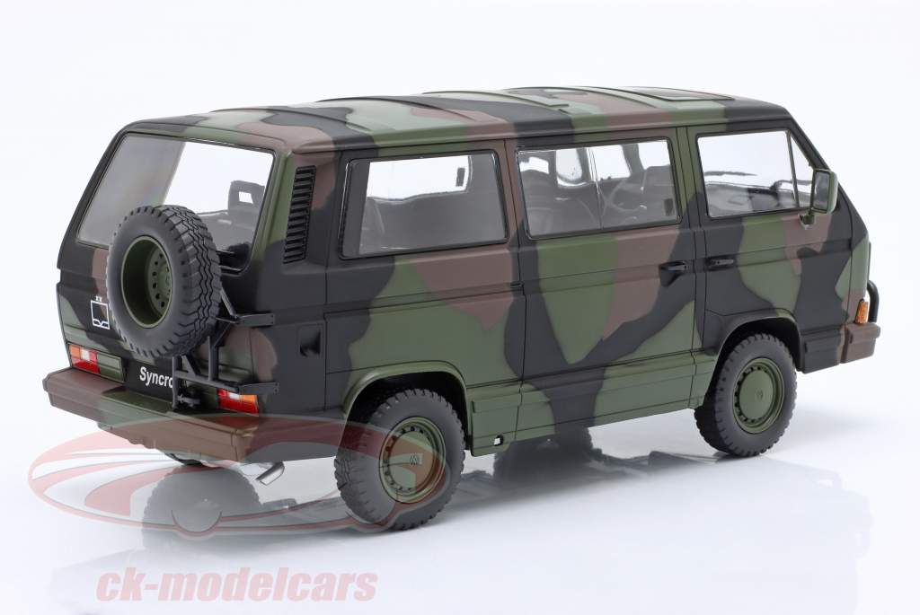 Volkswagen VW T3 Bus Syncro bevæbnede styrker 1987 camouflage 1:18 KK-Scale