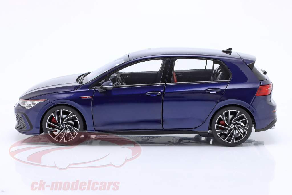 Volkswagen VW Golf VIII GTi Baujahr 2021 blau metallic 1:18 Norev