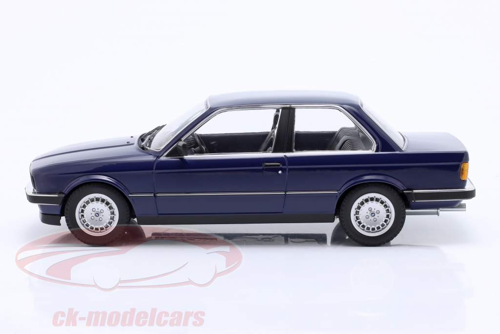 BMW 323i (E30) limousine Anno di costruzione 1982 blu scuro 1:18 Minichamps