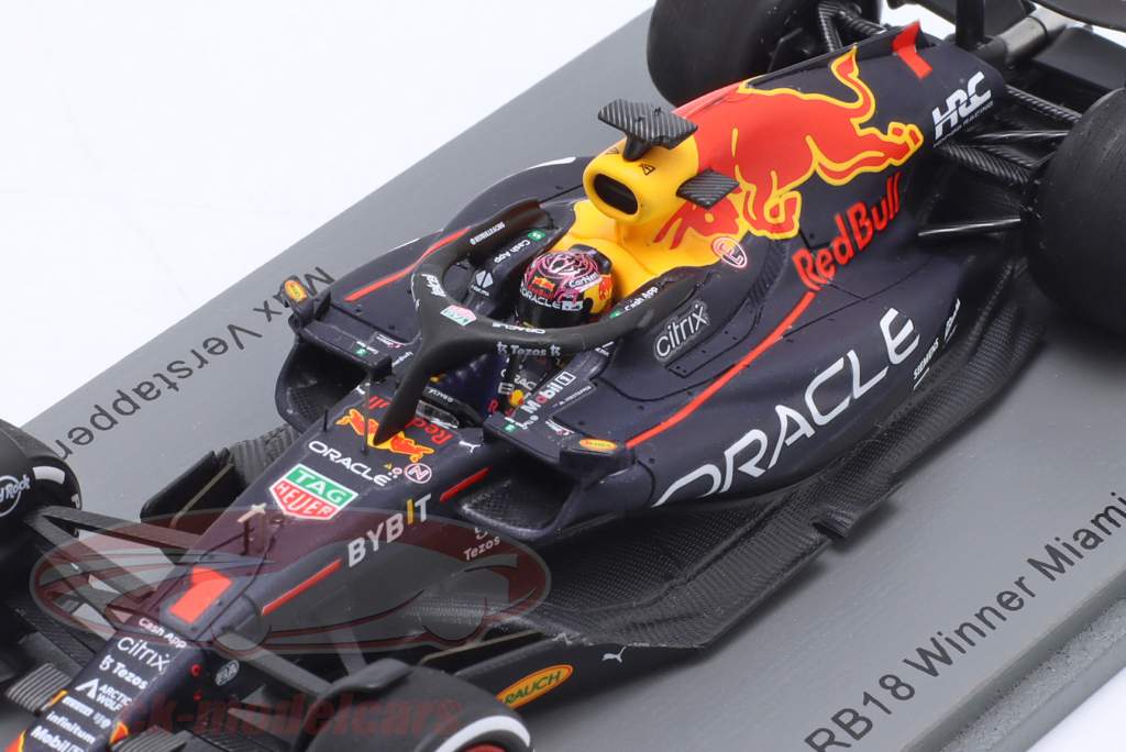 M. Verstappen Red Bull RB18 #1 优胜者 Miami GP 公式 1 世界冠军 2022 1:43 Spark