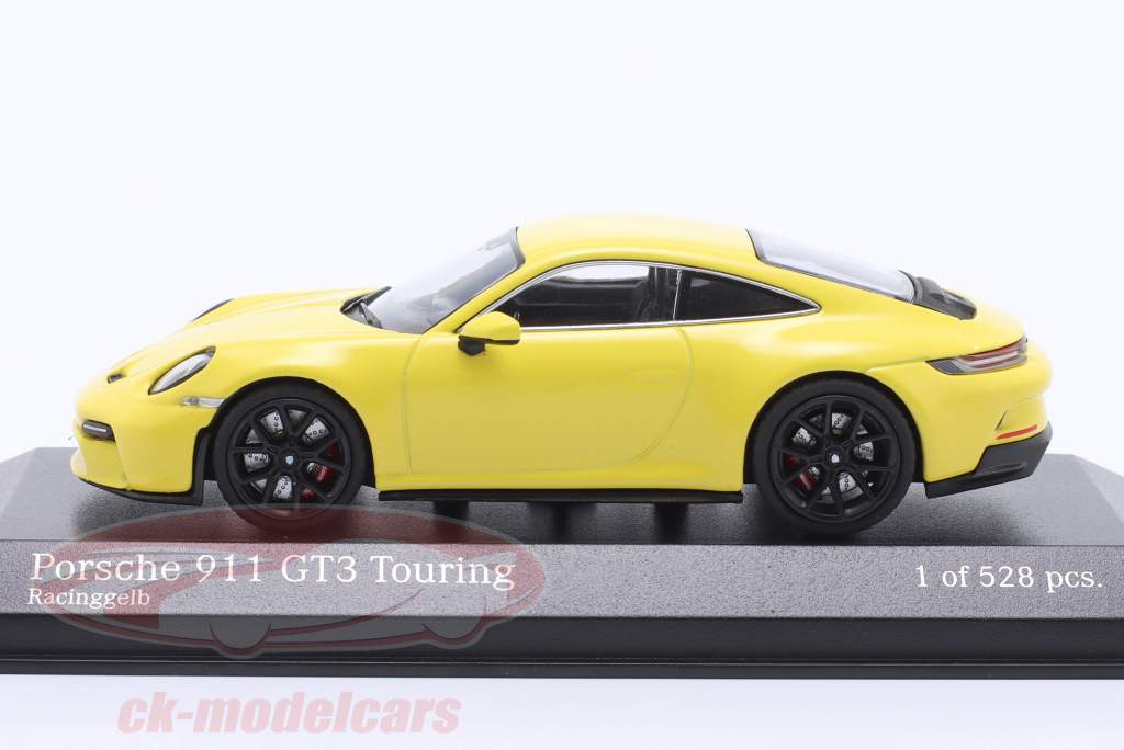 Porsche 911 (992) GT3 Touring 2021 racing amarillo / negro llantas 1:43 Minichamps