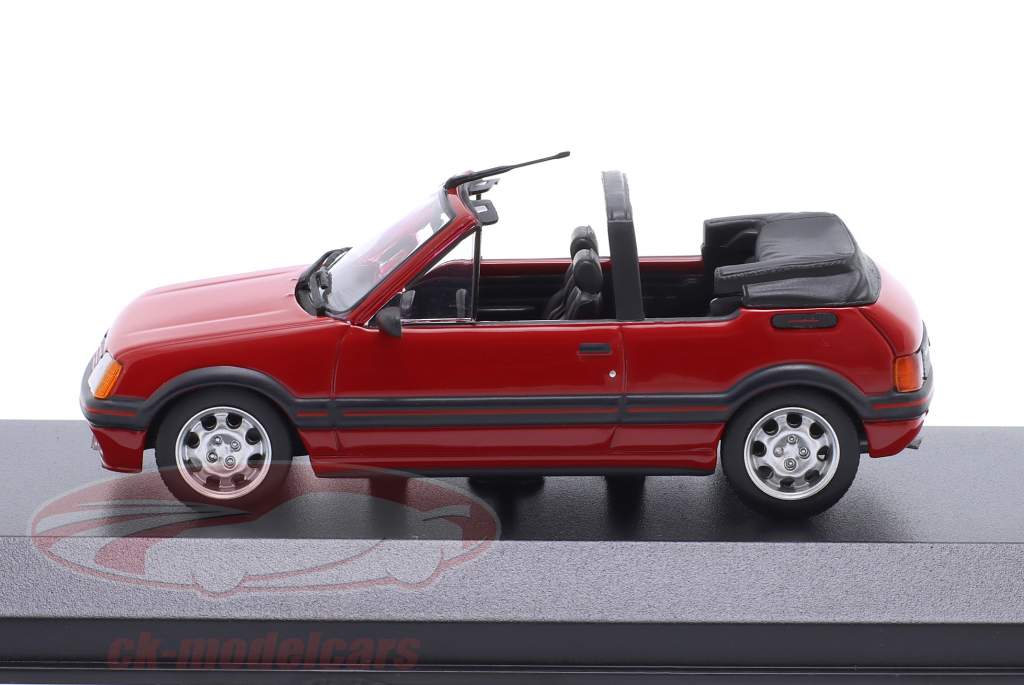 Peugeot 205 CTI 敞篷车 建设年份 1990 红色的 1:43 Minichamps