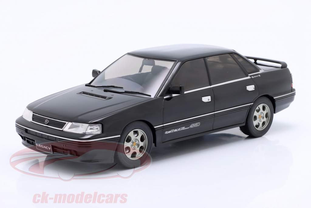 Subaru Legacy RS Bouwjaar 1991 zwart 1:18 Ixo
