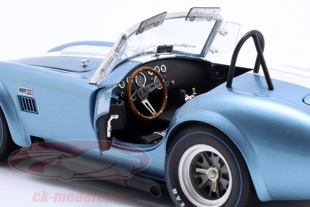 Shelby Cobra 427 S/C Spider Bouwjaar 1962 Lichtblauw / wit 1:18 Kyosho