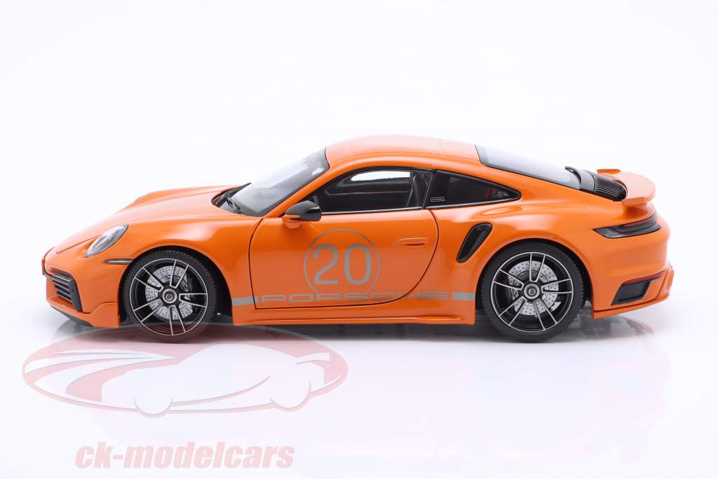 Porsche 911 (992) Turbo S Sport Design 2021 orange 1:18 Minichamps