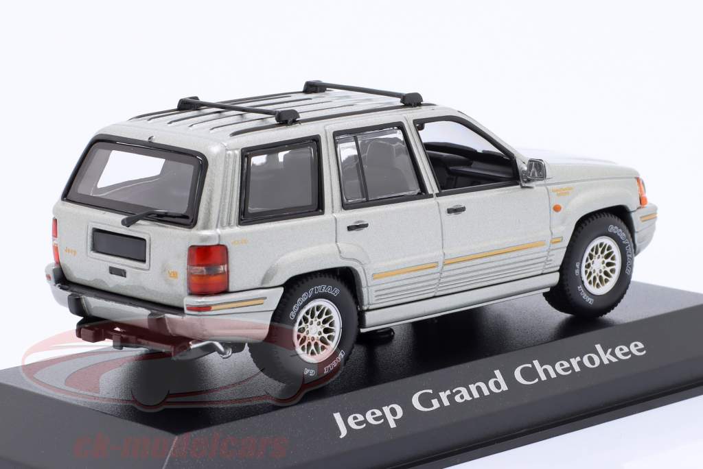 Jeep Grand Cherokee Bouwjaar 1995 zilver 1:43 Minichamps