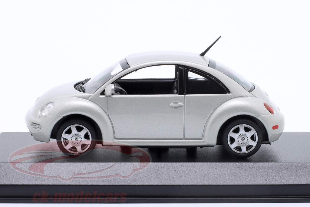 Volkswagen VW New Beetle (Tipo 9C) ano de construção 1998 prata 1:43 Minichamps