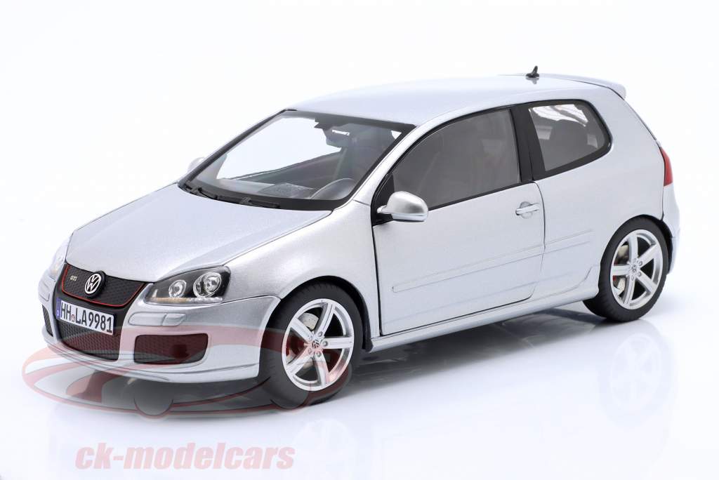 Volkswagen VW Golf GTI Pirelli 2007 prata 1:18 Norev