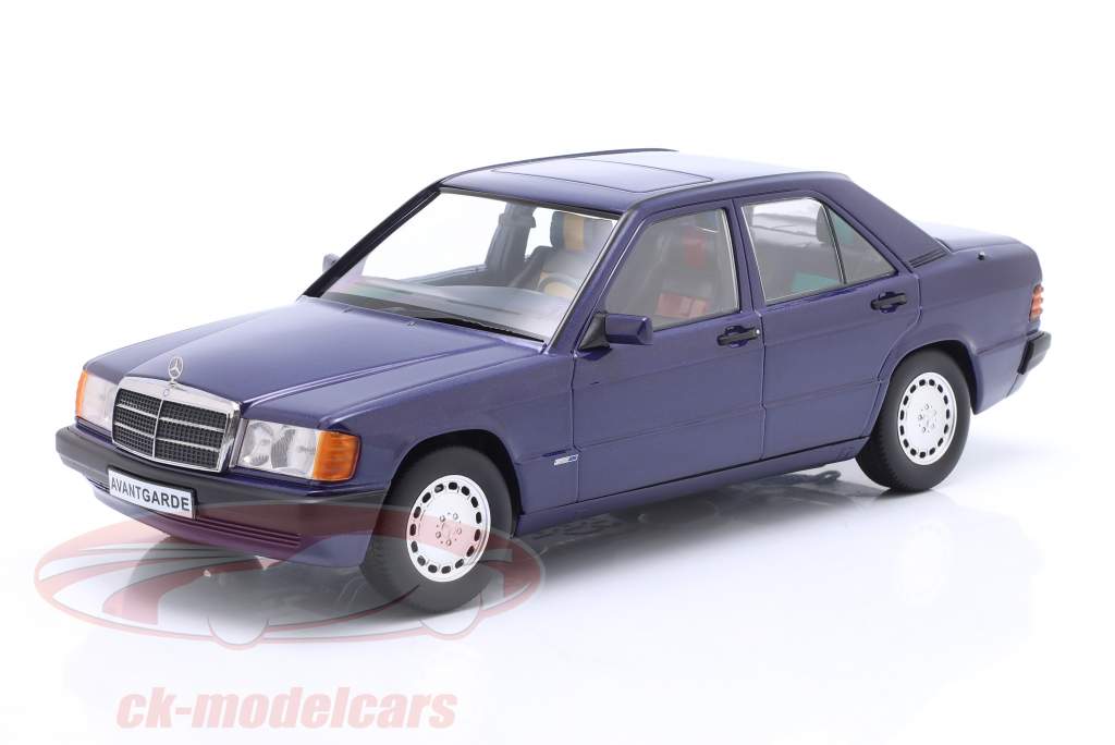 Mercedes-Benz 190E 2.3 Avantgarde (W201) Baujahr 1993 dunkelblau 1:18 Triple9