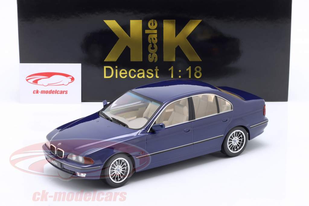 BMW 540i (E39) limousine Bouwjaar 1995 blauw metalen 1:18 KK-Scale