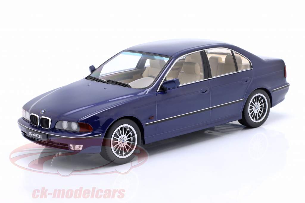 BMW 540i (E39) Limousine Baujahr 1995 blau metallic 1:18 KK-Scale