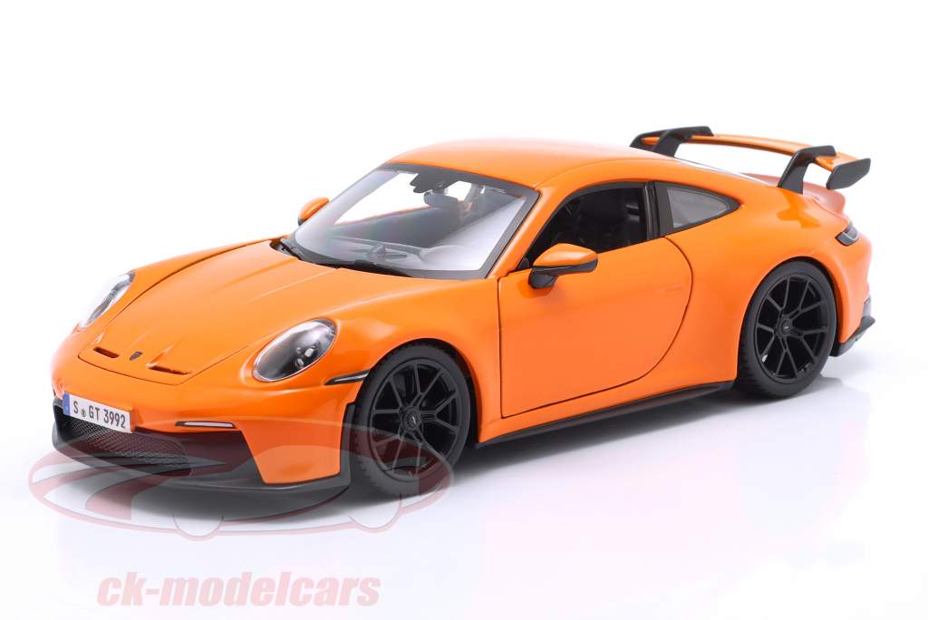 Porsche 911 (992) GT3 Год постройки 2021 оранжевая лава 1:24 Bburago