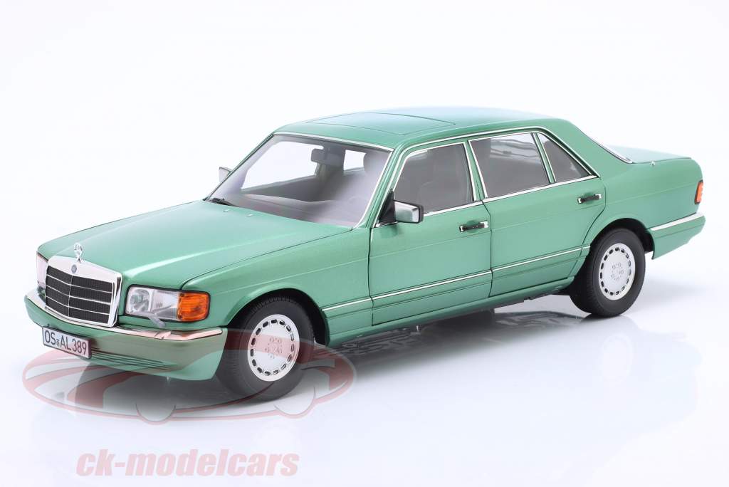 Mercedes-Benz 560 SEL Año de construcción 1991 verde claro metálico 1:18 Norev