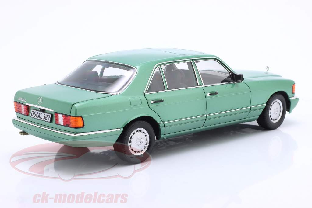 Mercedes-Benz 560 SEL Año de construcción 1991 verde claro metálico 1:18 Norev