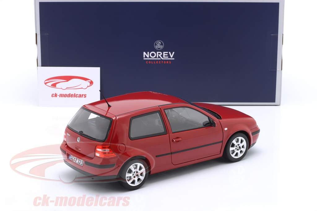 Volkswagen VW Golf MK4 Año de construcción 2002 rojo 1:18 Norev