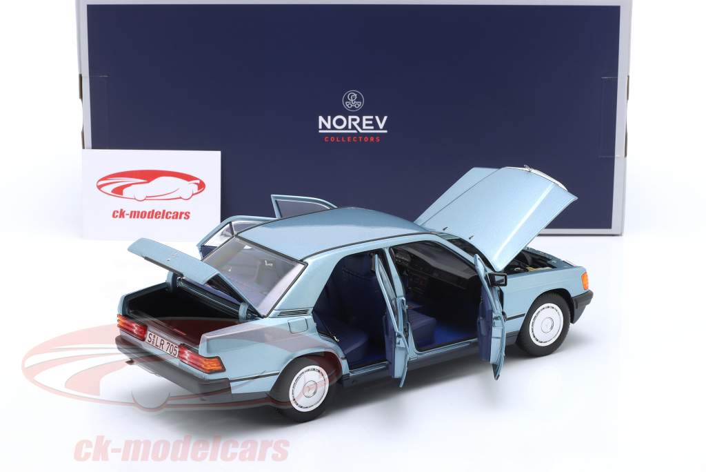Mercedes-Benz 190E Año de construcción 1984 Azul claro metálico 1:18 Norev