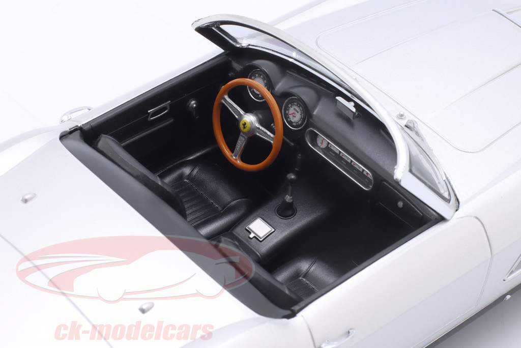 Ferrari 250 GT California Spyder Anno di costruzione 1960 argento / nero 1:18 KK-Scale