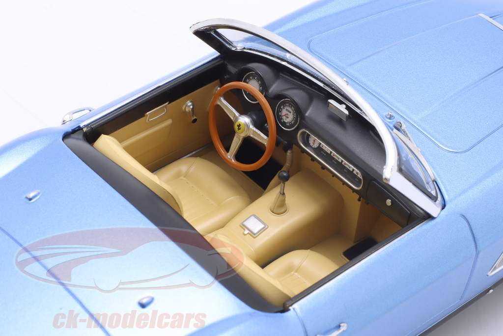 Ferrari 250 GT California Spyder Byggeår 1960 Lyseblå metallisk 1:18 KK-Scale