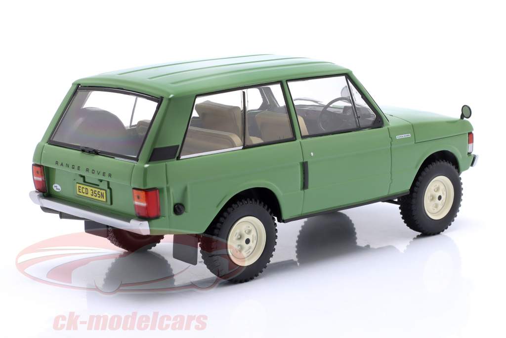 Land Rover Range Rover RHD Baujahr 1970 verde 1:24 WhiteBox