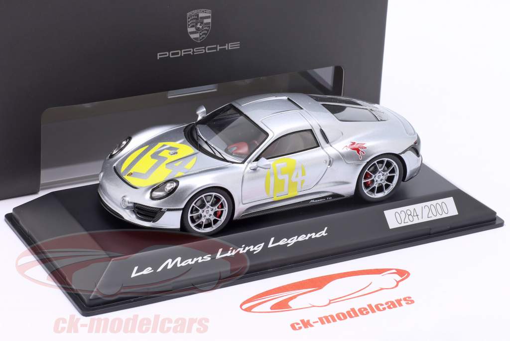 Porsche LeMans Living Legend #154 zilver 1:43 Spark