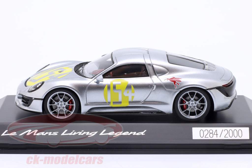 Porsche LeMans Living Legend #154 plata 1:43 Spark