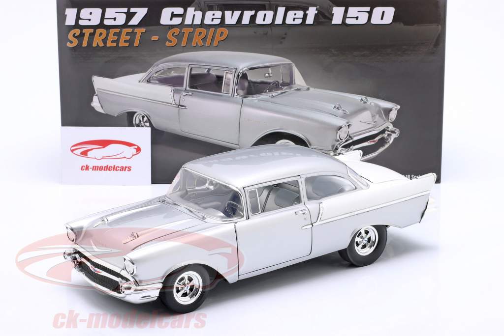 Chevrolet 150 Street Strip Année de construction 1957 Gris / blanc 1:18 GMP