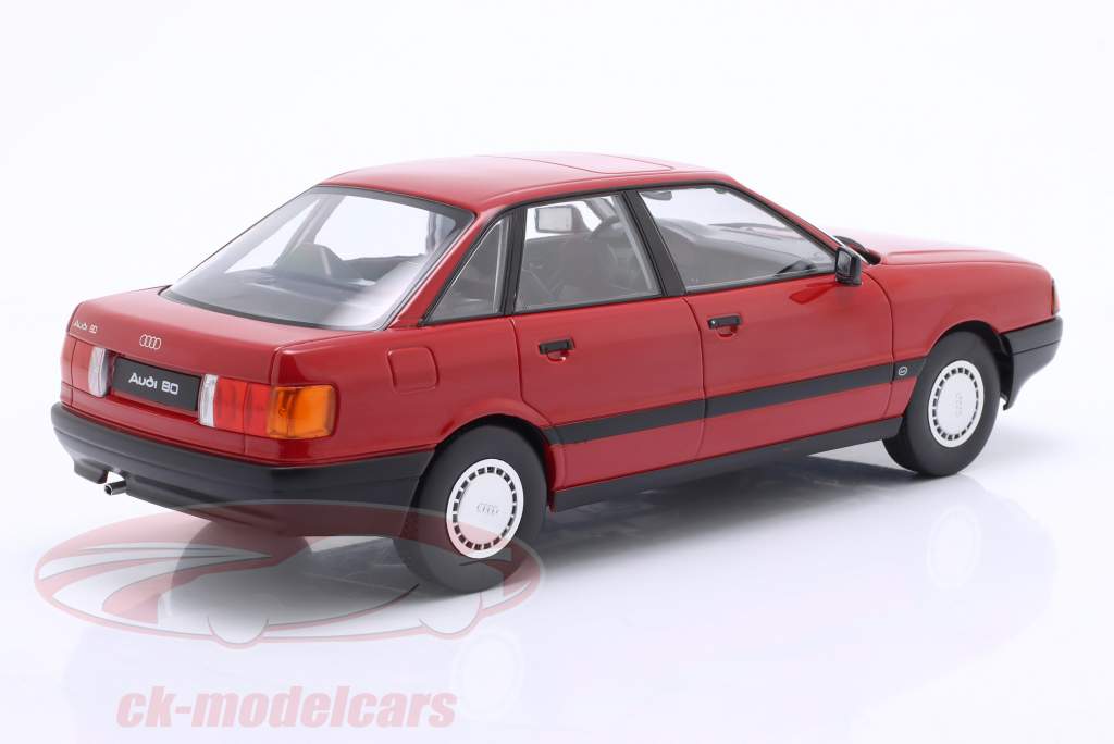 Audi 80 (B3) Год постройки 1989 красный 1:18 Triple9