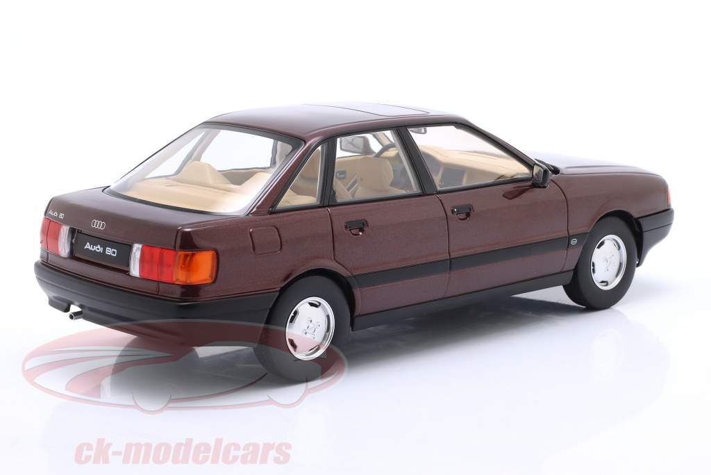 Audi 80 (B3) Bouwjaar 1989 donkerrood metalen 1:18 Triple9