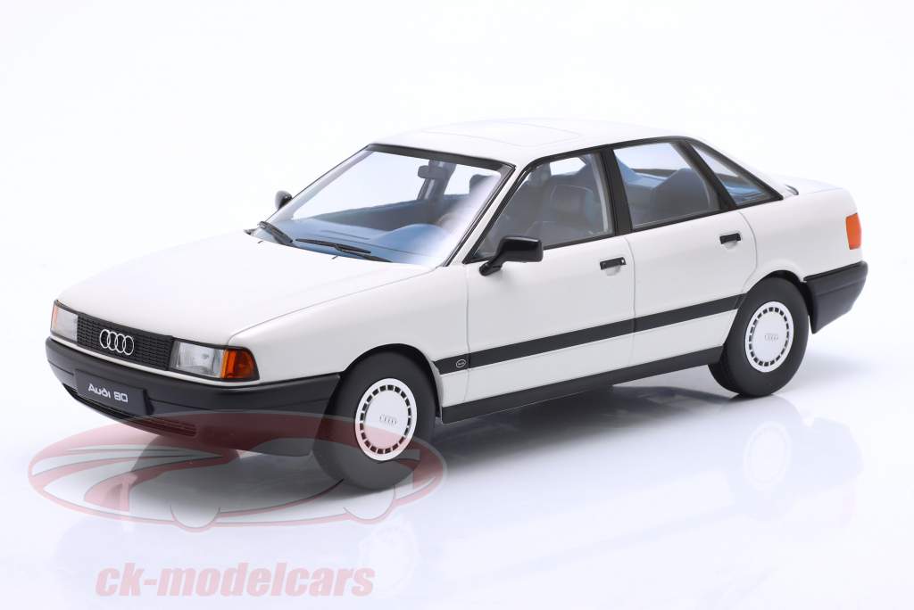 Audi 80 (B3) year 1989 alpine white 1:18 Triple9