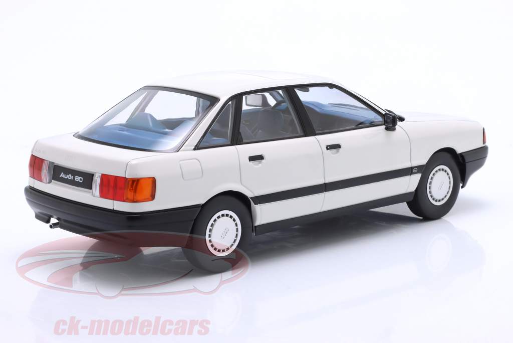 Audi 80 (B3) ano de construção 1989 branco alpino 1:18 Triple9