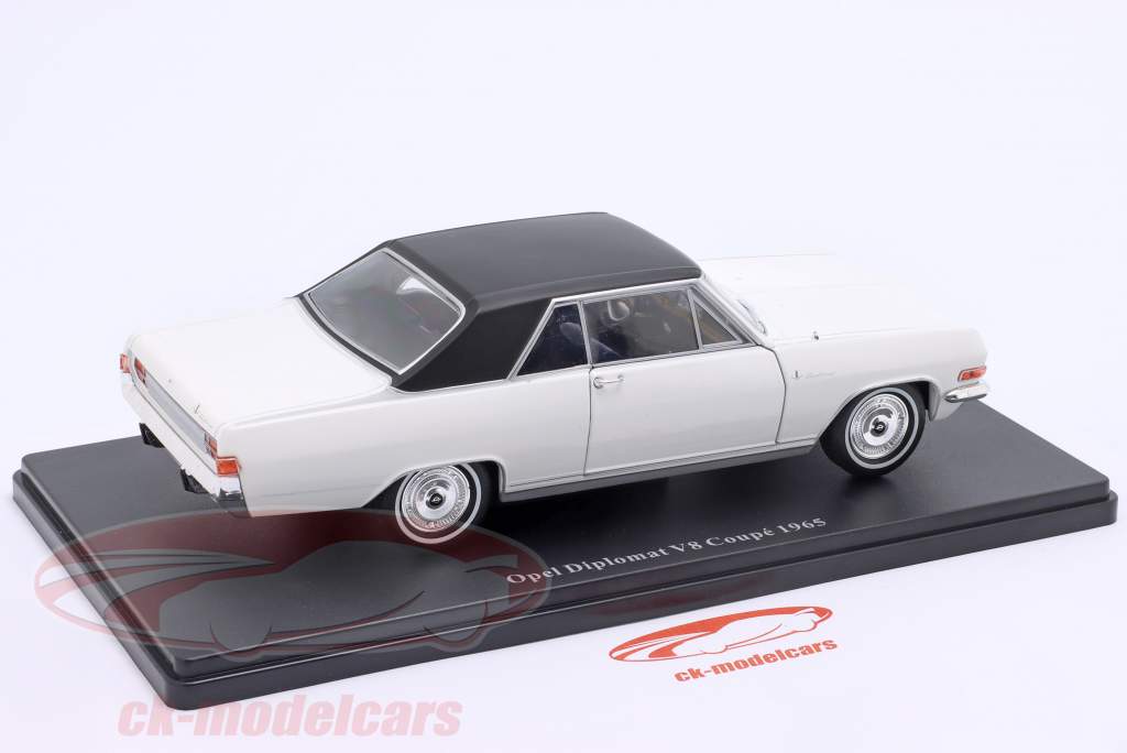 Opel Diplomat V8 Coupe ano de construção 1965 branco / preto 1:24 Hachette