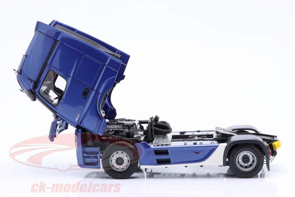 Mercedes-Benz Actros Gigaspace 4x2 SZM blauw metalen met strepen 1:18 NZG