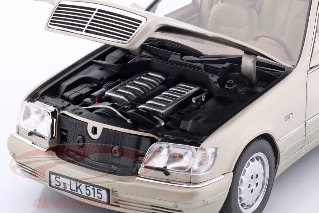 Mercedes-Benz S600 (W140) ano de construção 1997 prata fumê metálico 1:18 Norev