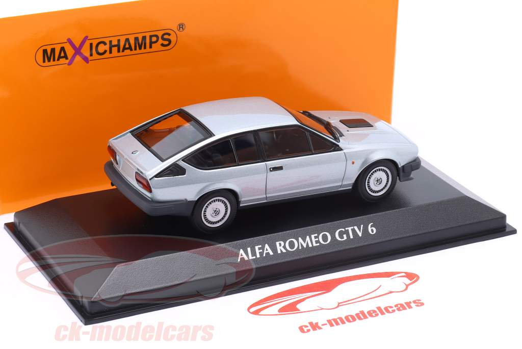 Alfa Romeo GTV 6 Année de construction 1983 argent métallique 1:43 Minichamps