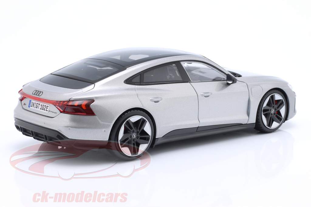 Audi RS e-tron GT 建设年份 2022 银 金属的 1:18 Bburago