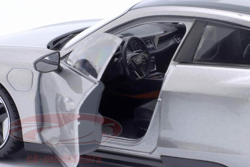 Audi RS e-tron GT 建设年份 2022 银 金属的 1:18 Bburago