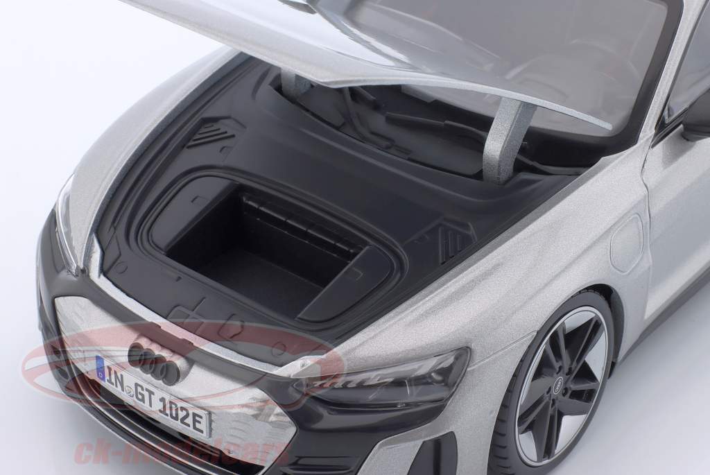 Audi RS e-tron GT year 2022 silver metallic 1:18 Bburago