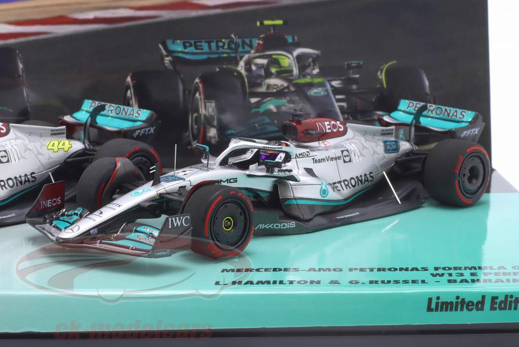 2-Car Set Hamilton #44 & Russell #63 Bahrain GP Formel 1 2022 1:43 Minichamps