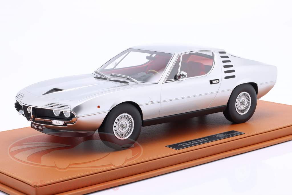 Alfa Romeo Montreal ano de construção 1970 prata 1:12 TopMarques