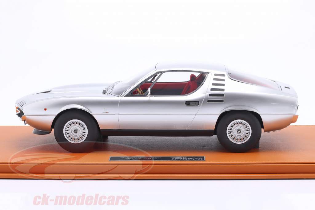Alfa Romeo Montreal ano de construção 1970 prata 1:12 TopMarques
