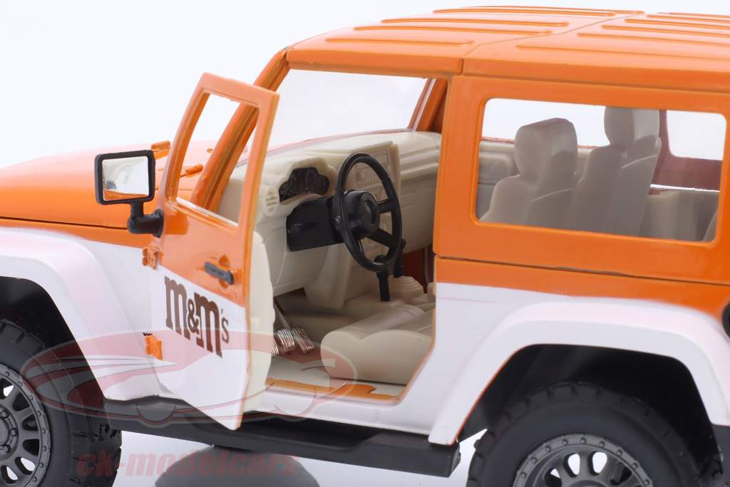 Jeep Wrangler 2007 mit Figur M&Ms Orange 1:24 Jada Toys