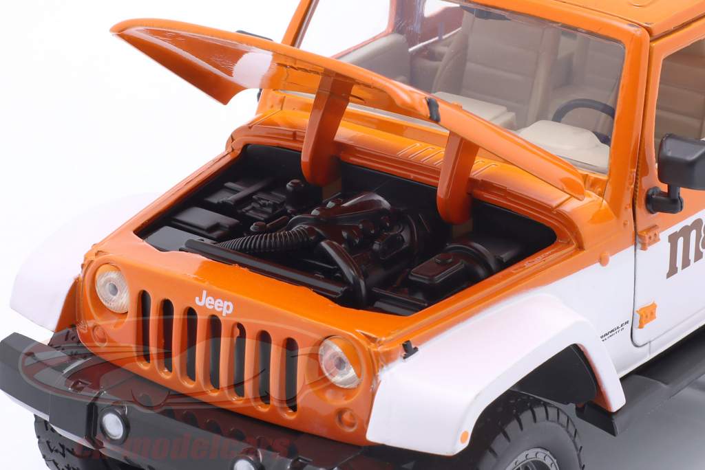 Jeep Wrangler 2007 com figura M&Ms Laranja 1:24 Jada Toys