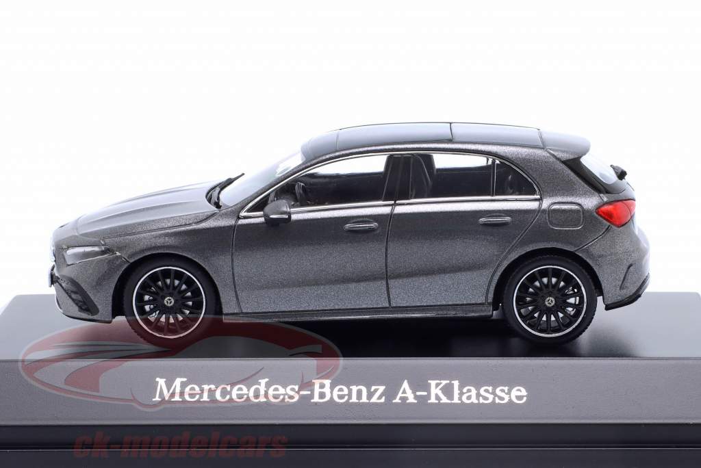 Mercedes-Benz A-Klasse (W177) berg grijs 1:43 Spark
