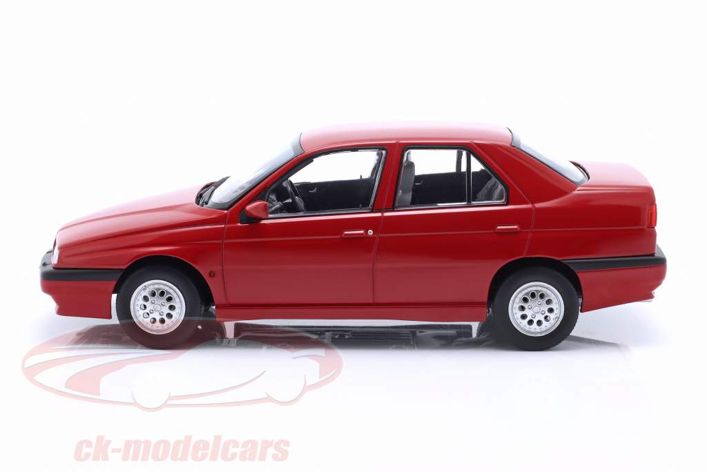 Alfa Romeo 155 建設年 1996 alfa 赤 1:18 Triple9