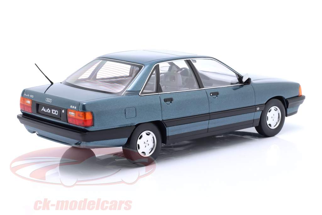Audi 100 C3 Bouwjaar 1989 lago blauw groen metalen 1:18 Triple9