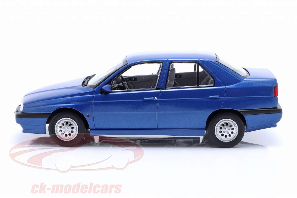 Alfa Romeo 155 Byggeår 1996 nord blå metallisk 1:18 Triple9