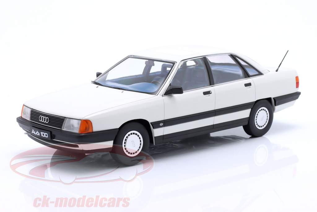 Audi 100 C3 Baujahr 1989 zermat silber metallic 1:18 Triple9